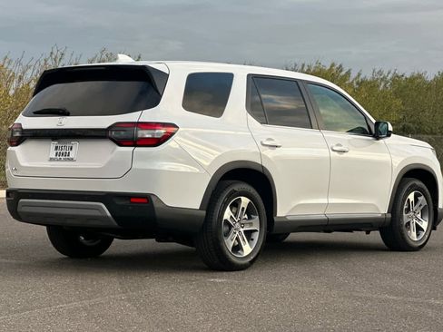 New 2025 Honda Pilot EX-L image 3