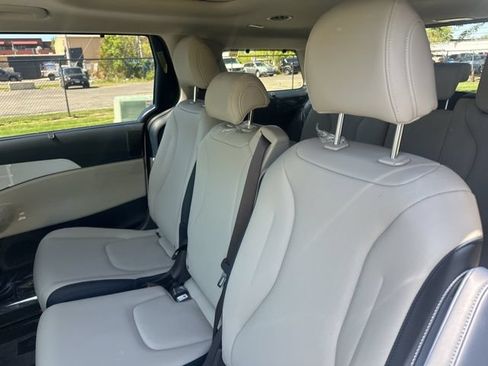 New 2026 Kia Carnival SX w/ SX Dark Edition Package FWD image 16