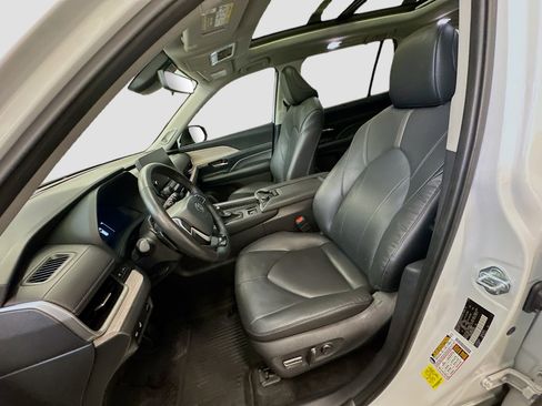 Used 2024 Toyota Grand Highlander Platinum image 13