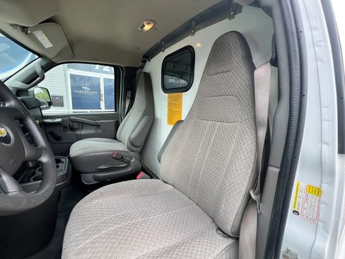 Used 2020 Chevrolet Express 2500 RWD image 18