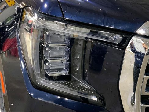 Used 2021 GMC Yukon SLT w/ SLT Premium Package image 28