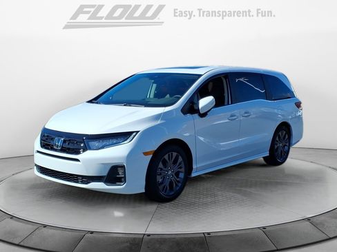 New 2026 Honda Odyssey Touring image 3