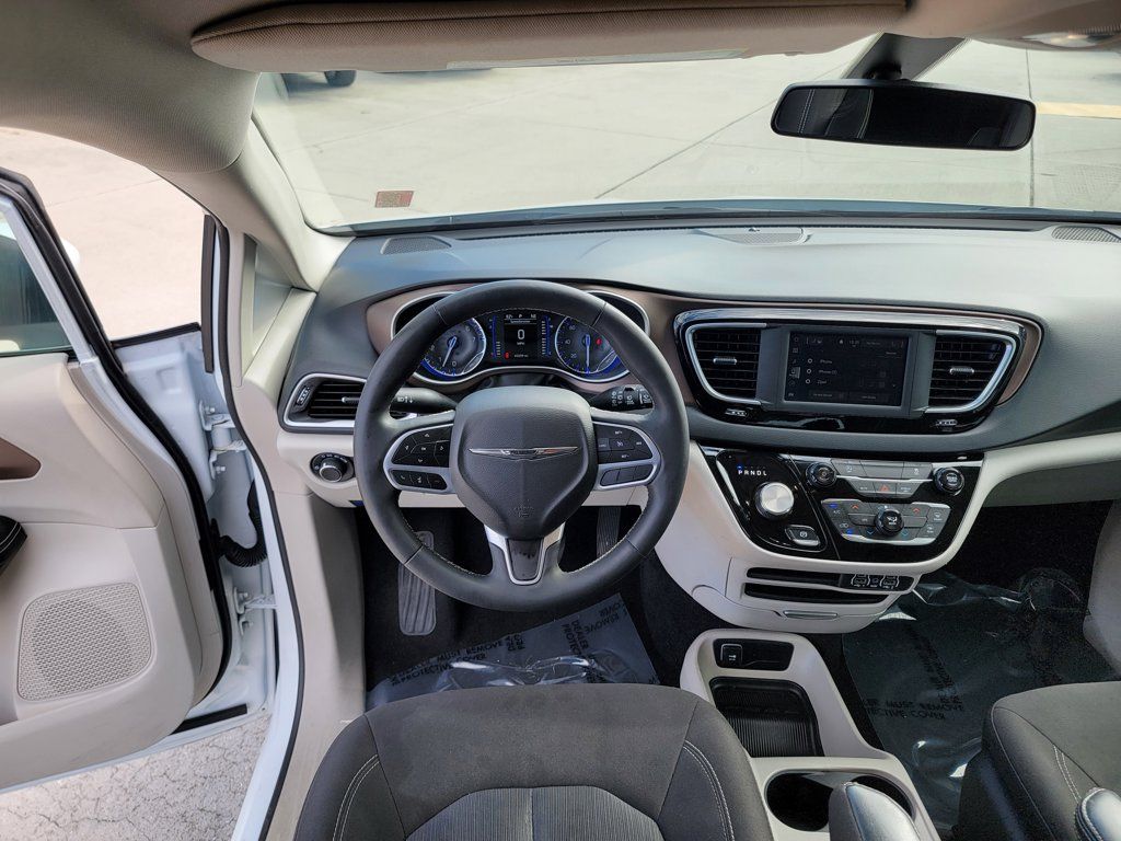 Used 2022 Chrysler Voyager LX FWD image 19