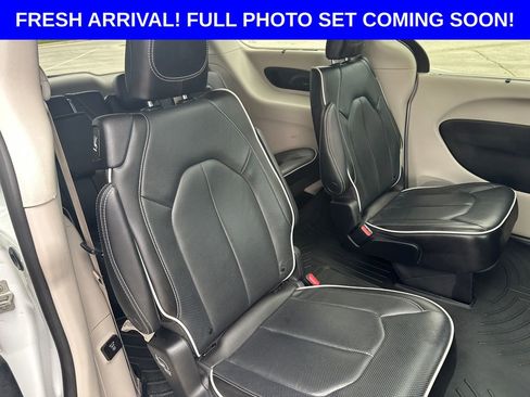 Used 2023 Chrysler Pacifica Limited w/ Uconnect Theater Family Group AWD/4WD image 33