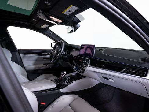 Used 2022 BMW M5 w/ Executive Package image 16