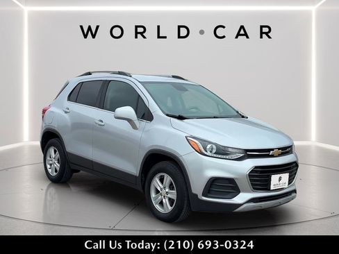 Used 2020 Chevrolet Trax LT AWD/4WD image 1