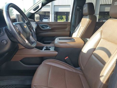 Used 2022 Chevrolet Tahoe High Country w/ Premium Package 2 AWD/4WD image 17