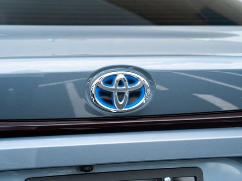 Used 2023 Toyota Corolla LE FWD image 16