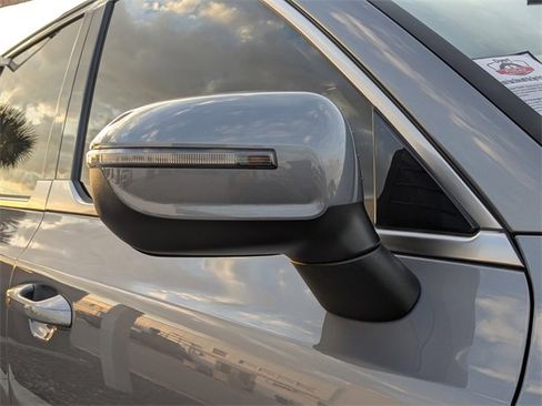 Certified 2024 Kia Telluride EX w/ EX Captain's Chair Package image 10