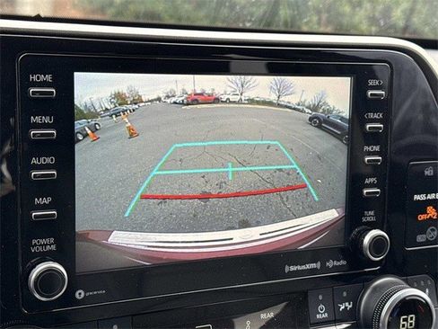 Used 2020 Toyota Highlander XLE image 21