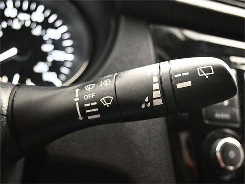 Used 2021 Nissan Rogue Sport S image 24