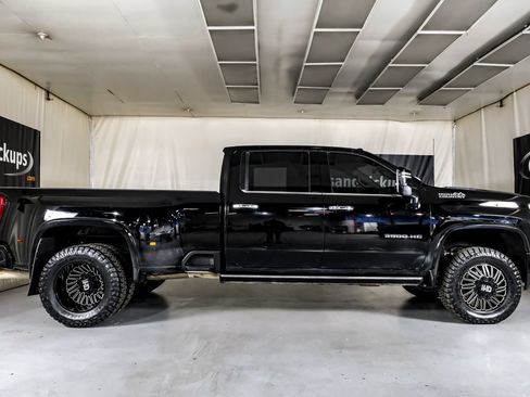 Used 2023 Chevrolet Silverado 3500 High Country w/ Technology Package AWD/4WD image 6
