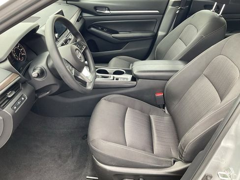 Used 2023 Nissan Altima 2.5 SV image 10