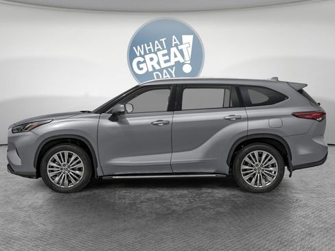 New 2026 Toyota Highlander Platinum AWD/4WD image 3