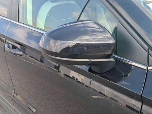 New 2026 Volkswagen Taos SE image 12