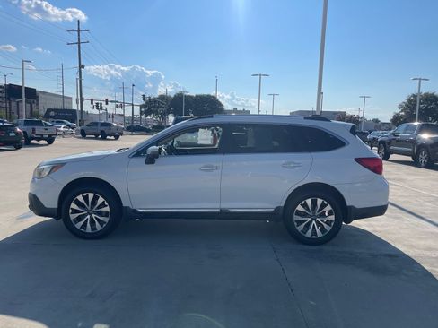 Used 2017 Subaru Outback 2.5i Touring w/ Popular Package #5A AWD/4WD image 2