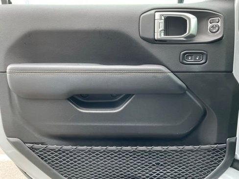 Used 2023 Jeep Wrangler Altitude image 9