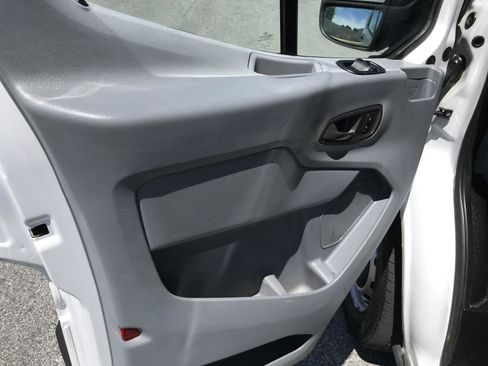 Used 2018 Ford Transit 250 RWD image 9