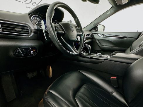 Used 2023 Maserati Levante Modena image 7