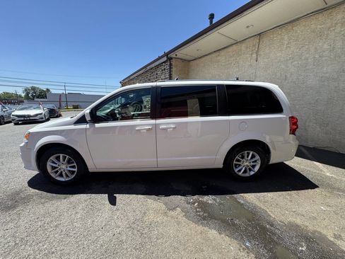 Used 2019 Dodge Grand Caravan SXT FWD image 3