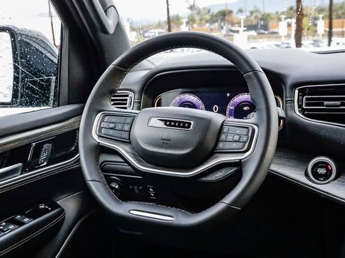 Used 2024 Jeep Wagoneer L Series II w/ Flexible Seating Group image 18