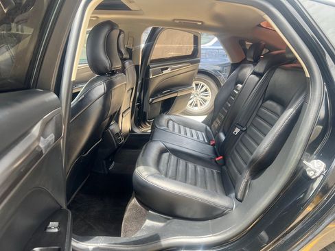 Used 2018 Ford Fusion SE w/ Fusion SE Technology Package FWD image 13