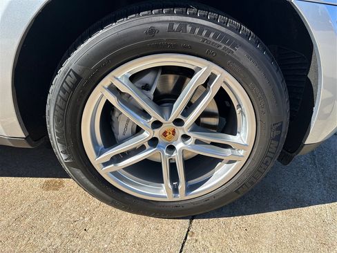 Used 2017 Porsche Macan S w/ Dark Walnut Interior Package image 26