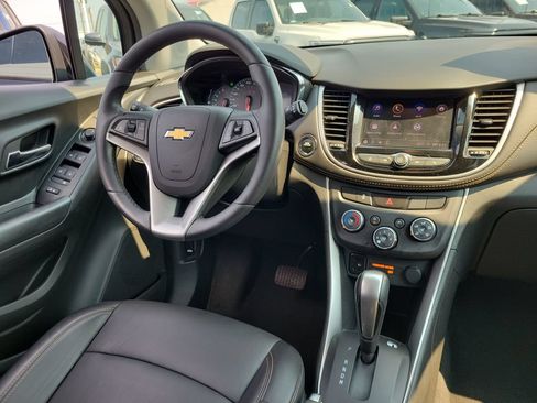 Used 2022 Chevrolet Trax LT w/ Premium Seat Package AWD/4WD image 13