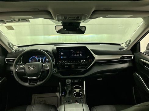 Used 2023 Toyota Highlander Limited image 18