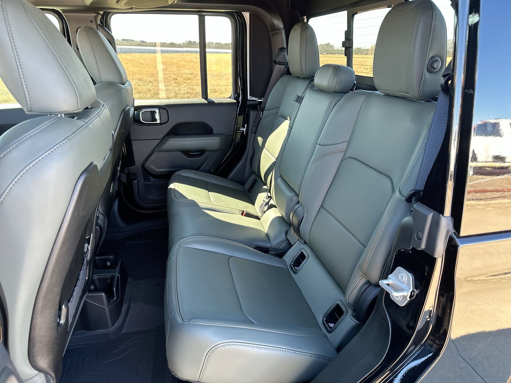 Used 2025 Jeep Gladiator Mojave AWD/4WD image 22