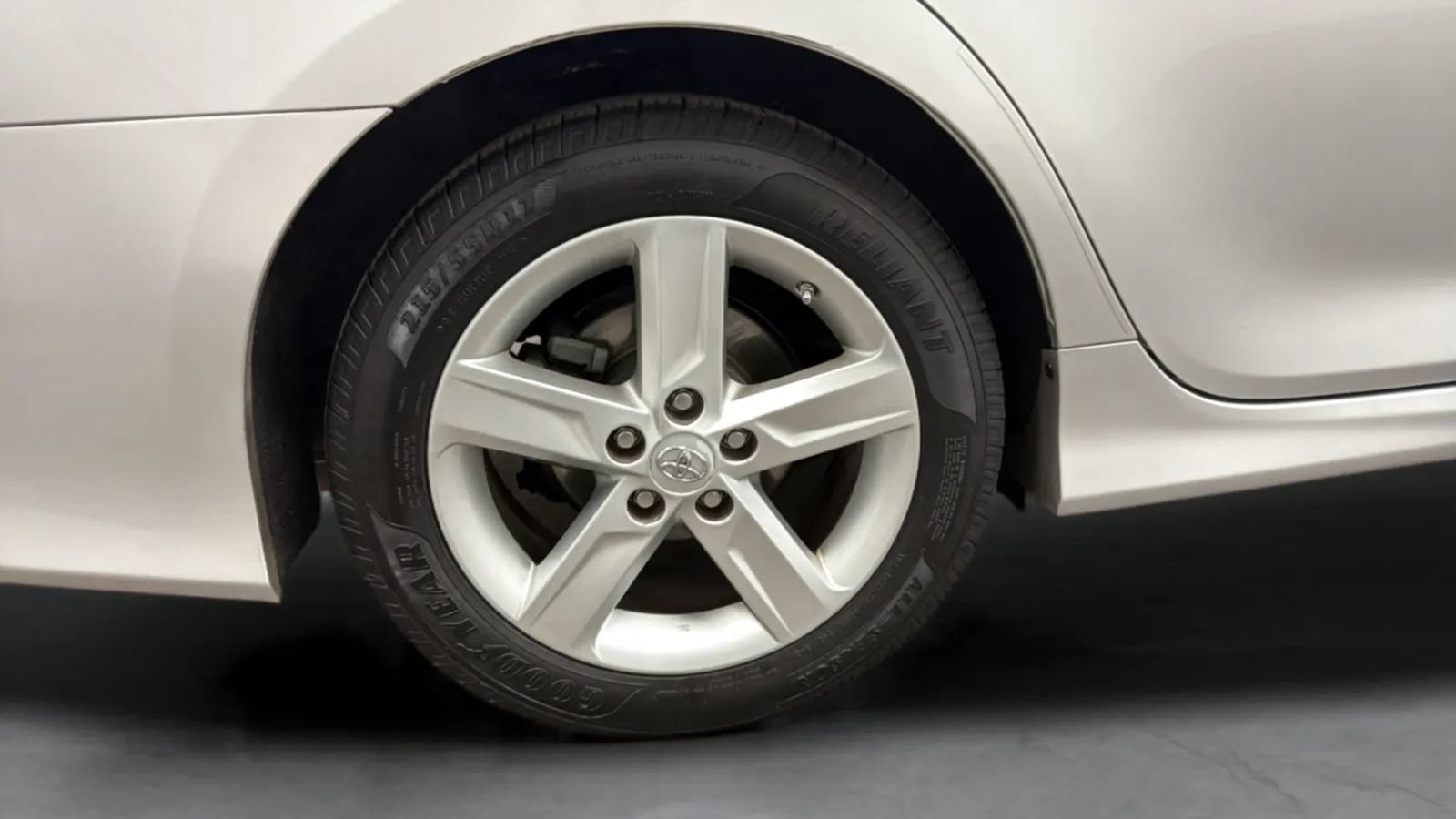 Used 2013 Toyota Camry SE FWD image 24