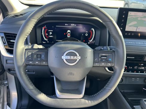 Certified 2025 Nissan Rogue SL w/ Tech Package AWD/4WD image 7