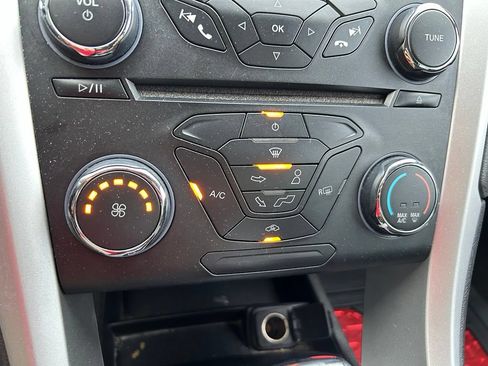 Used 2015 Ford Fusion SE w/ Equipment Group 201A FWD image 27