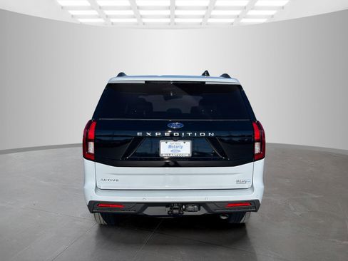 New 2026 Ford Expedition Active image 5