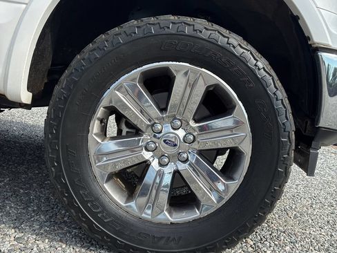 Used 2018 Ford F150 Lariat w/ Equipment Group 502A Luxury AWD/4WD image 18