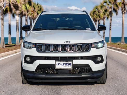 Used 2024 Jeep Compass Latitude AWD/4WD image 3