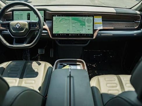 Used 2023 Rivian R1S Launch Edition image 4