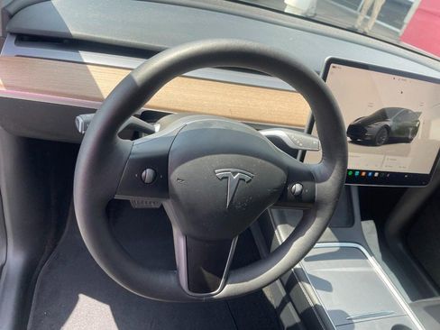 Used 2024 Tesla Model Y Long Range AWD/4WD image 18