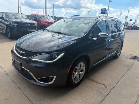 Used 2020 Chrysler Pacifica Limited FWD image 1