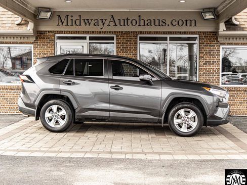 Used 2020 Toyota RAV4 XLE image 5