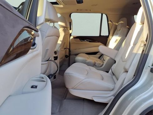 Used 2016 Cadillac Escalade Premium AWD/4WD image 16