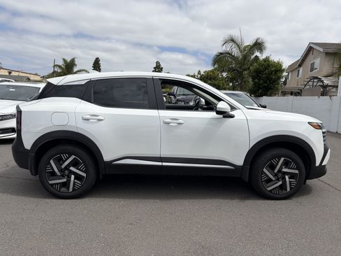 Used 2025 Nissan Kicks SV w/ Charging Package FWD image 2