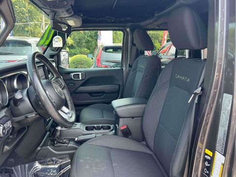 Used 2022 Jeep Wrangler Unlimited Sahara w/ Cold Weather Group AWD/4WD image 25