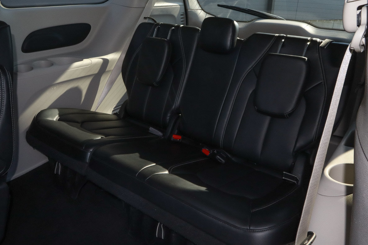 Used 2024 Chrysler Pacifica Touring-L FWD image 9