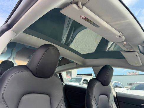 Used 2023 Tesla Model 3 Standard Range image 31