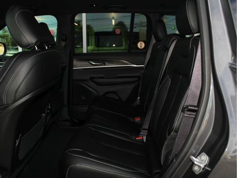 New 2025 Jeep Grand Cherokee Limited w/ Black Appearance Package image 23