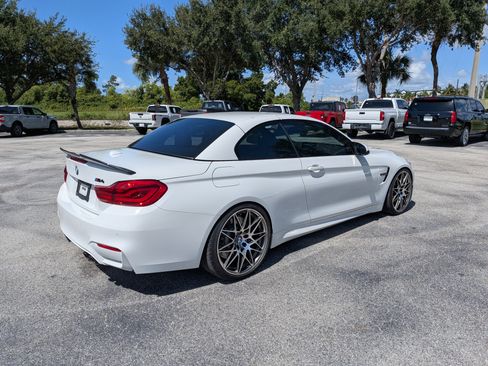 Used 2018 BMW M4 Convertible RWD image 4