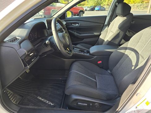 Used 2025 Honda Accord Sport image 11