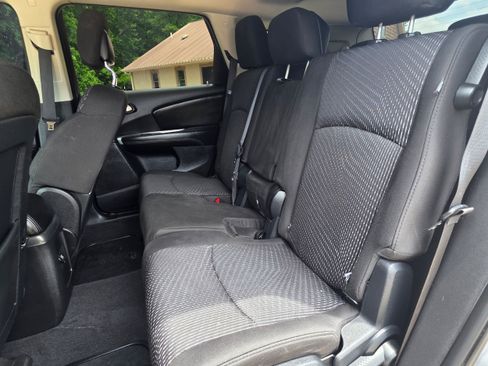 Used 2016 Dodge Journey SXT w/ Comfort/Convenience Group FWD image 19