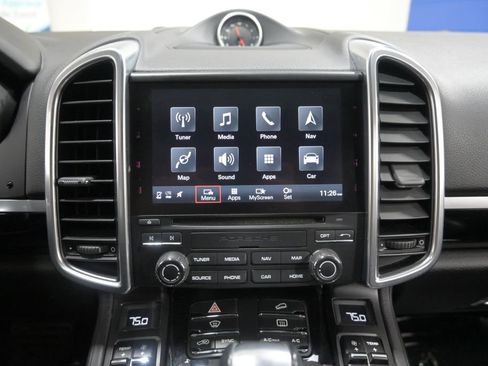 Used 2018 Porsche Cayenne Platinum Edition w/ Premium Package image 22